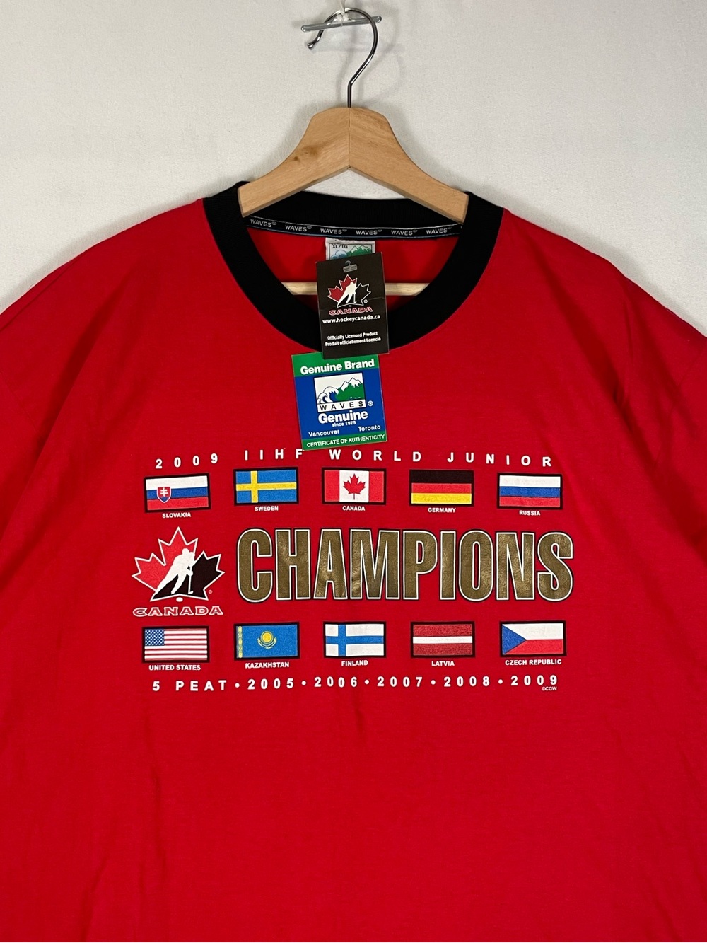 2009 IIHF World Junior Hockey Champions Ringer Style T shirt Canada Waves Sz XL